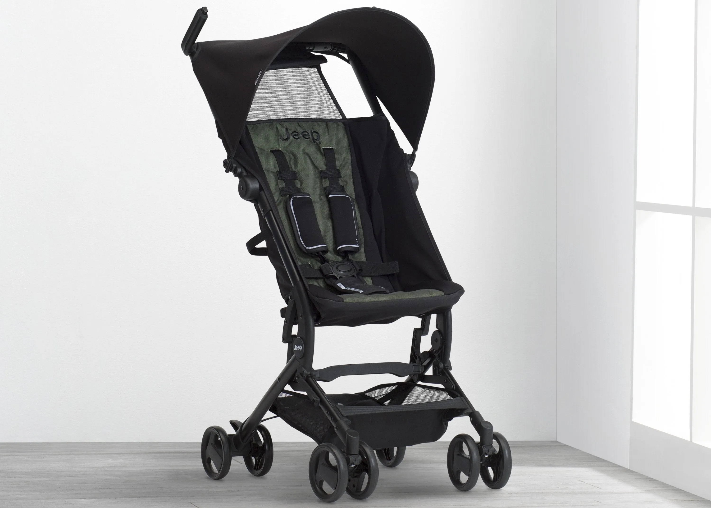 Jeep® Clutch Plus Travel Stroller with Reclining Seat