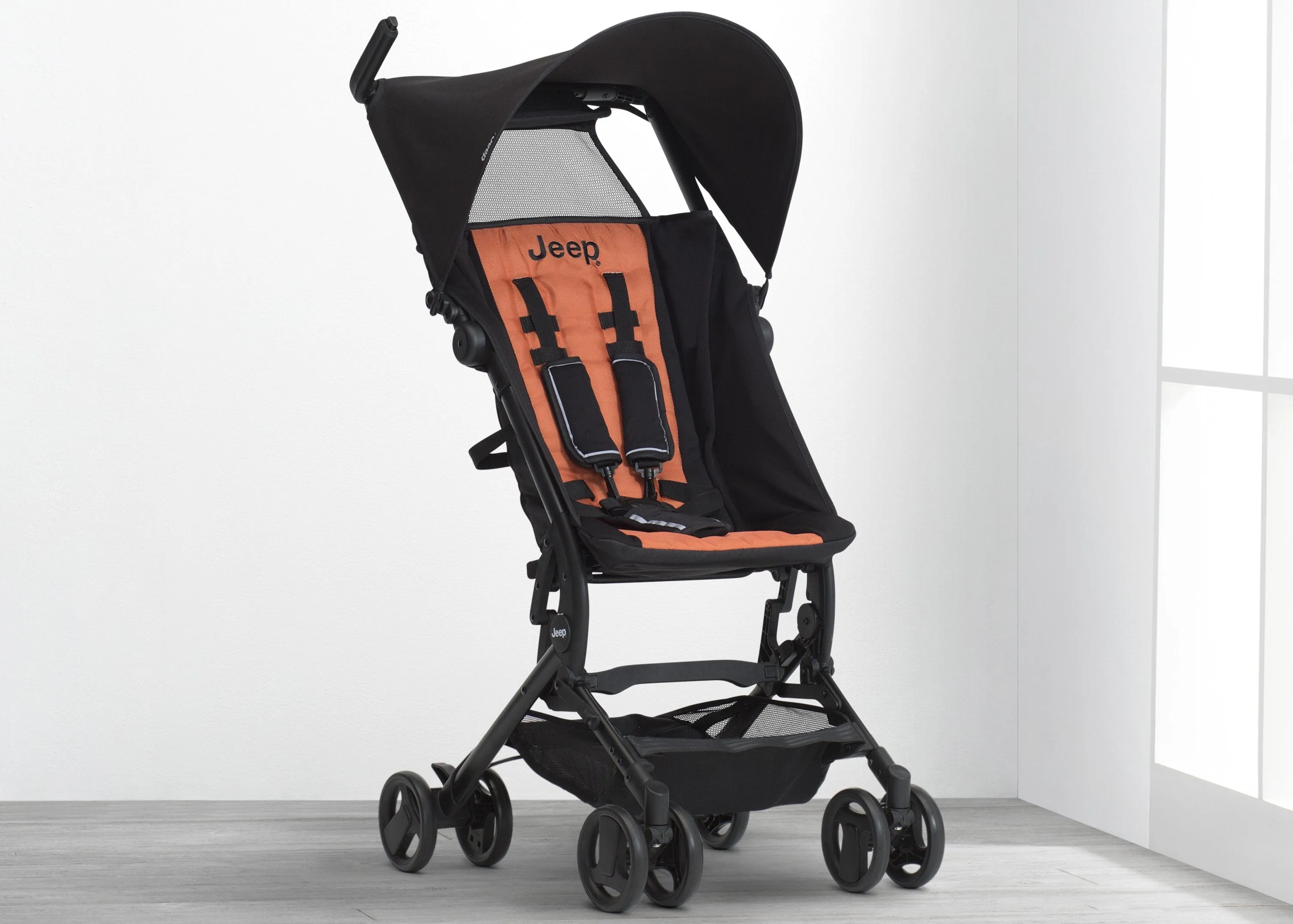 Jeep® Clutch Plus Travel Stroller with Reclining Seat